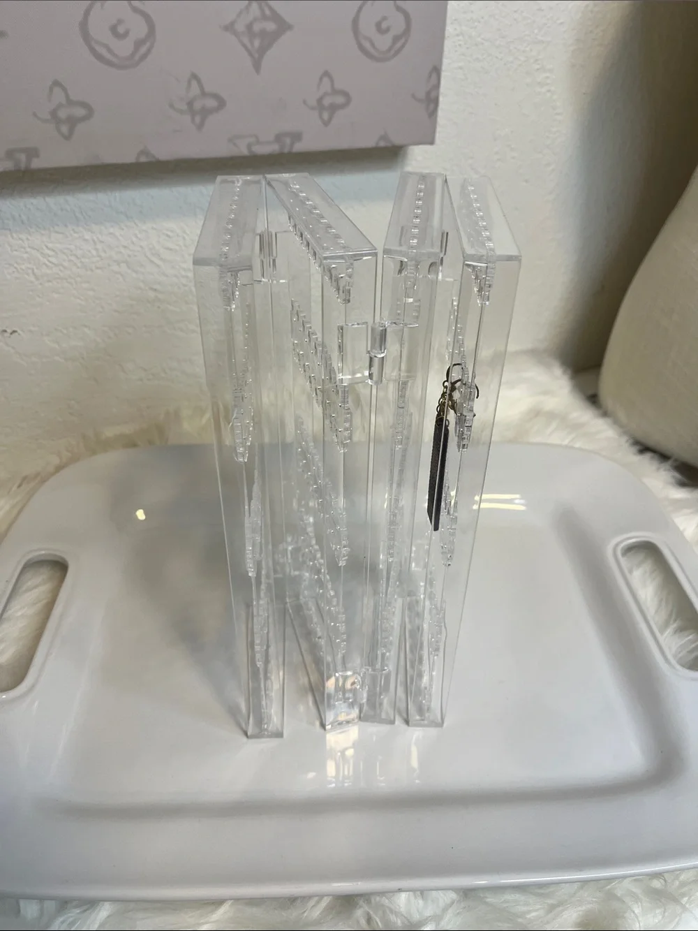 Foldable Clear Acrylic Jewelry Earring Organizer - 4-Panel Display